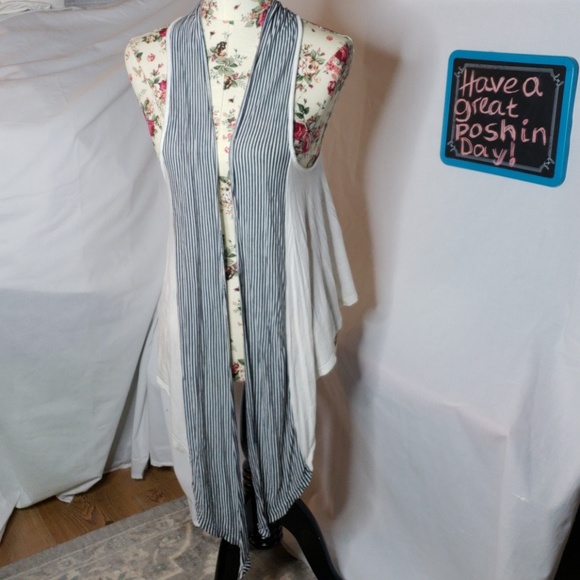 Love Culture Sz Med STRIPED FRONT W/CROCHET BACK - Picture 3 of 8